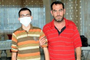 Kardeşi hayata bağladı