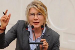 "Bunlar da benim kişisel g&ouml;r&uuml;ş&uuml;md&uuml;r ki, partimi bağlamaz"