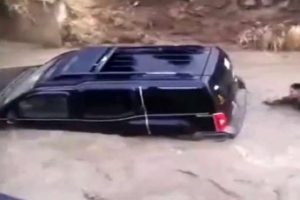 Komutanlarını kurtarmak isterken &ouml;ld&uuml;ler