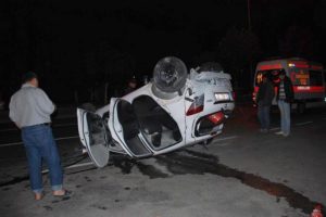 Hurdaya d&ouml;nen otomobilden sağ kurtuldu