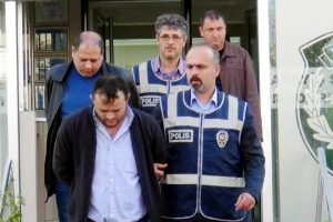 &Ouml;nce g&uuml;venlerini kazandılar sonra soydular
