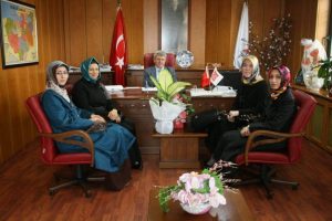 BUSEDER'den G&uuml;lsar'a &Ouml;ğretmenler G&uuml;n&uuml; kutlaması