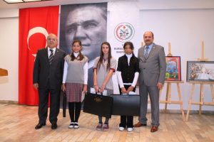 &Ccedil;ocuklar 'hukuk'u resmetti...