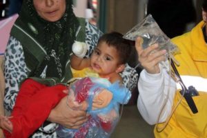 &Uuml;zerine kaynar su d&ouml;k&uuml;len bebek yaralandı