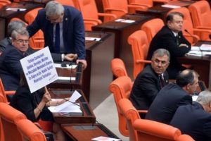 Genel Kurul'da CHP'den protesto