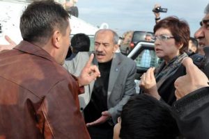 CHP'li Sarı polisle tartıştı!
