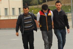 Ayağında terlikle adliyeye getirildi