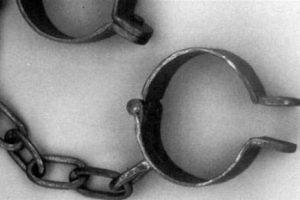 İngiltere'de &uuml;&ccedil; kadın 30 yıl k&ouml;le olarak tutulmuş