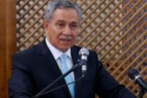 Arın&ccedil;, T&uuml;rk k&uuml;lt&uuml;r merkezini ziyaret etti