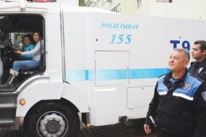 &Ccedil;ocuklara TOMA'lı kutlama
