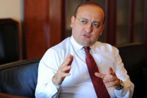 İnsanları &ouml;pmekle olmuyor!