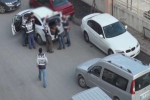 Uyuşturucu operasyonu kamerada