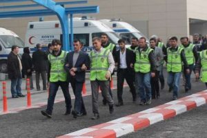 Hırsızlara şafak operasyonu: 12 g&ouml;zaltı