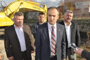Aktaş da dereyi kirletenlere isyan etti