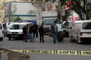 &Ccedil;arşaflı soyguncu hastanelik oldu!