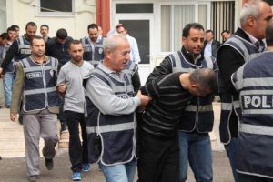 Hırsızlık şebekesine 33 g&ouml;zaltı