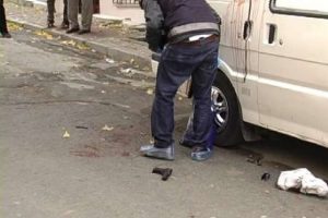Oyuncak silahla kuyumcu soymaya kalkışınca...