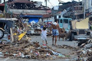 Haiyan tayfununda &ouml;l&uuml; sayısı 5 binin &uuml;zerinde