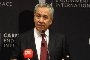 Arın&ccedil; siyaseti bırakacağı tarihi a&ccedil;ıkladı
