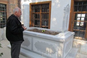 Molla Fenari Hazretleri'nin kabri yenilendi