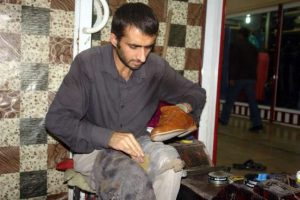 Ayakkabı boyacısı &ouml;ğretmen adayı
