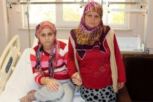 Anne b&ouml;breğiyle hayata tutundu