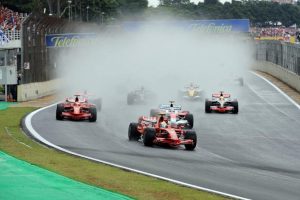 F-1'de son yarışı da Vettel kazandı
