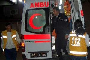Kavgaya m&uuml;dahale eden polis yaralandı