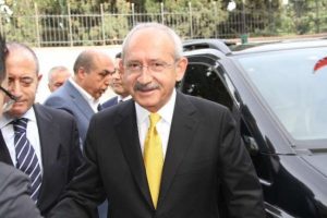 Kılı&ccedil;daroğlu, yemekte sanat&ccedil;ılarla buluştu