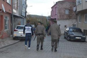 Cezaevi duvarından atlayarak firar etti