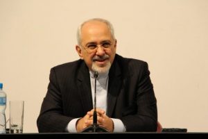 Zarif &uuml;lkesinde coşkuyla karşılandı