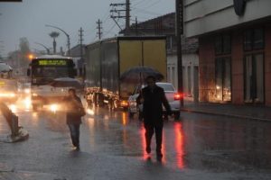 Yağmur İzmir'e zor anlar yaşattı