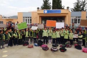 &Ouml;ğrenci ve veliler birlikte eylem yaptı