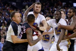 NBA'de yumruklar konuştu