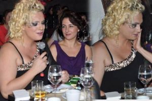 G&ouml;zyaşlarını elleriyle sildi