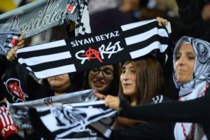 Beşiktaş-T.Konyaspor ma&ccedil;ında elektrikler kesildi