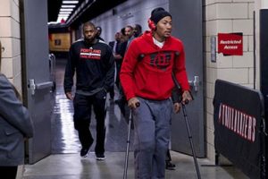 Derrick Rose sezonu kapattı!