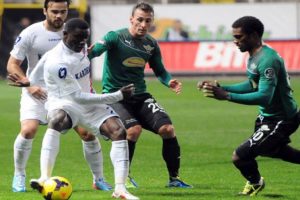 Akhisar evinde Karab&uuml;k'e boyun eğdi