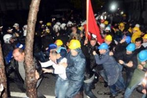 İş&ccedil;ilere polis m&uuml;dahalesi