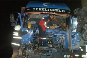 TIR'a arkadan &ccedil;arptı,can pazarı yaşandı