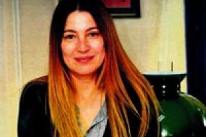 Destek i&ccedil;in eşinin yanına taşındı...