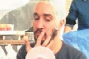 Babasının heykeline model oldu...