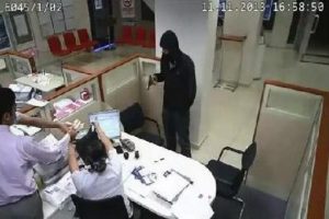 Halk otob&uuml;s&uuml; ile ka&ccedil;an hırsız yakalandı