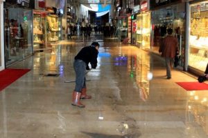 Bursa'da Kapalı&ccedil;arşı sular altında!