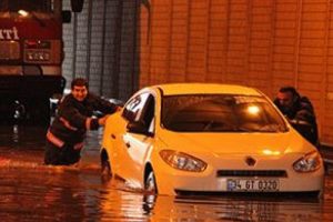 İstanbul'u sağanak vurdu!
