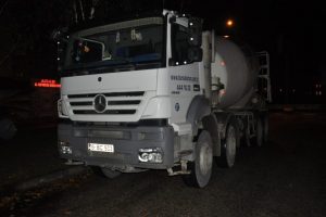 Bursa'da beton mikseri bisiklet s&uuml;r&uuml;c&uuml;s&uuml;n&uuml; altına aldı!