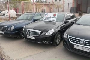L&uuml;ks otomobiller sınırda yakalandı