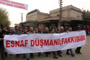 Fakıbaba'ya pankartlı protesto