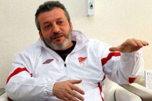 Elazığspor'da deprem s&uuml;r&uuml;yor