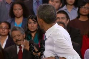 Obama kendisini protesto eden kişiyi dinledi
